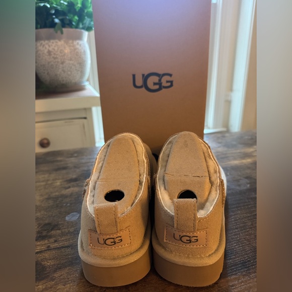 UGG Classic Micro | NEVER WORN | Beige Suede Slip-On Clogs Size 7 - NWT - Picture 4 of 7